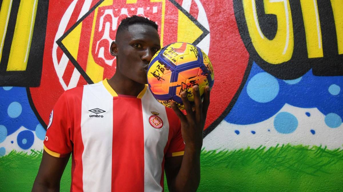 Michael Olunga, de Kenia, con amor